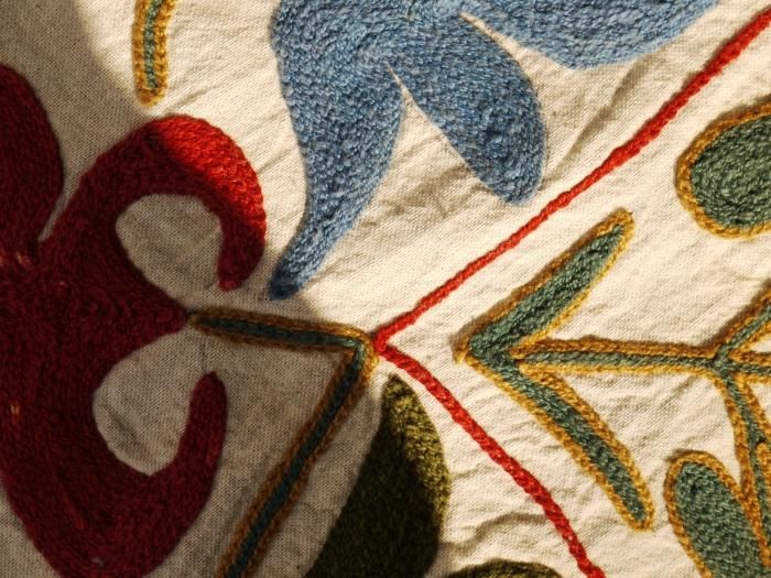 ウズベキスタンの手刺繍 スザンニ 美しいテキスタイル ウズベキスタンの手刺繍 スザンニ 美しいテキスタイル