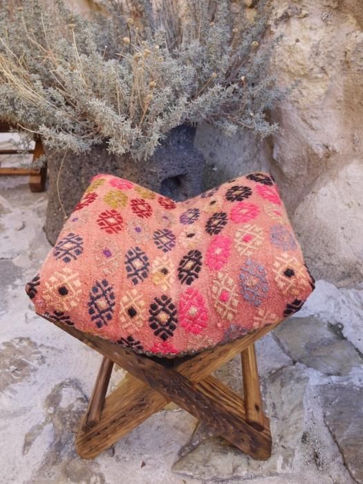 オールドキリム家具 - Kilim Designs オールドキリム家具 - Kilim Designs