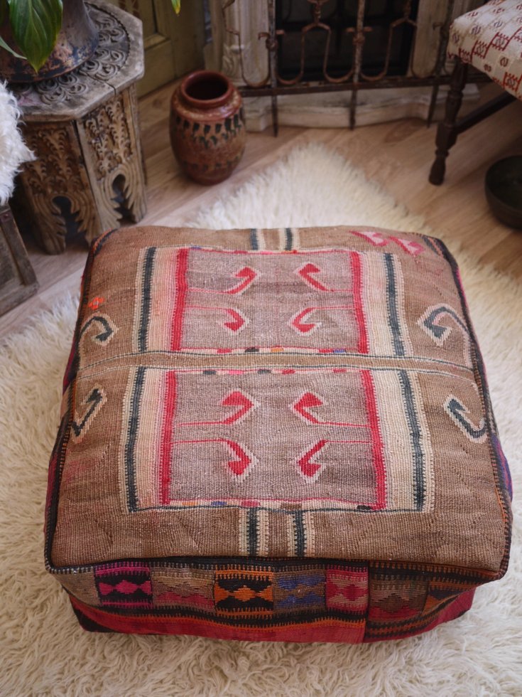 オールドキリムプフ Kilim Poufs カルスキリムプフ