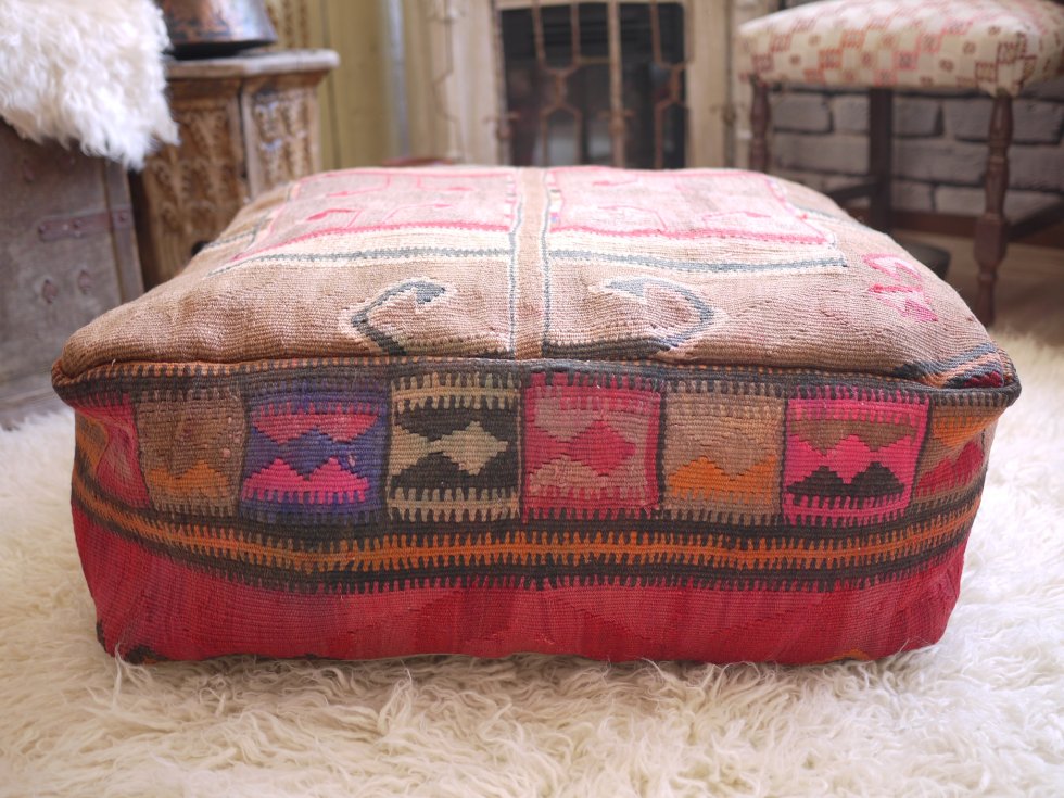 オールドキリムプフ Kilim Poufs カルスキリムプフ