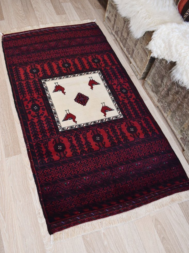 ペルシャ産ヴィンテージラグ　ペルシャ絨毯　バルーチラグ　トルクメンラグ　トルクメン絨毯　オールド絨毯　バルーチ絨毯