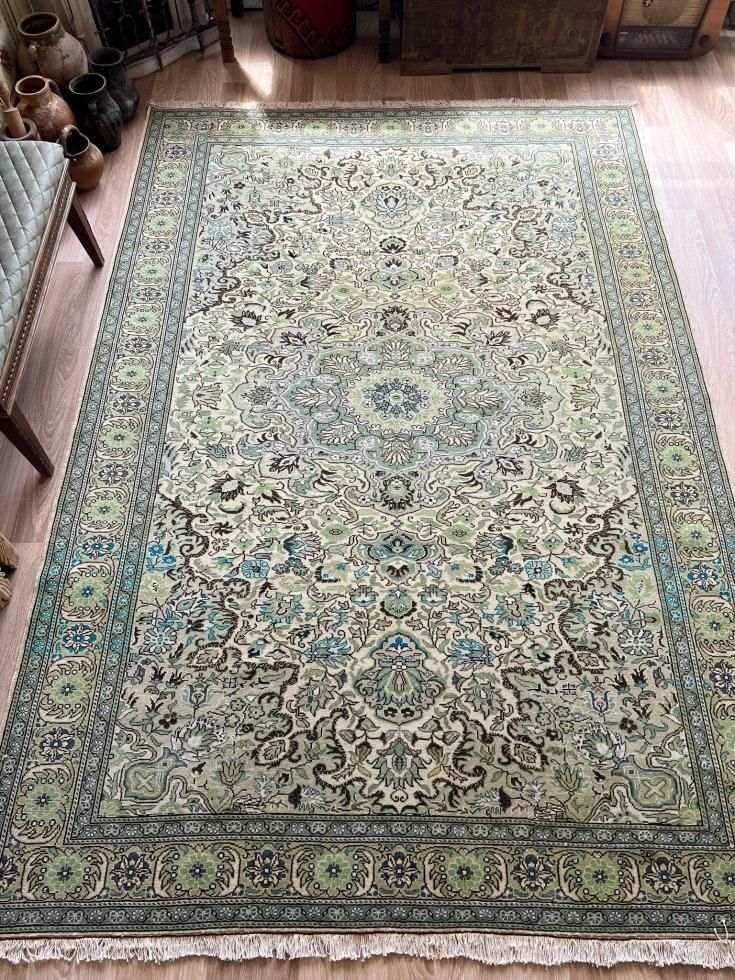 あなたにおすすめの商品 トルコ カイセリ産 ウールペルシャ絨毯 226