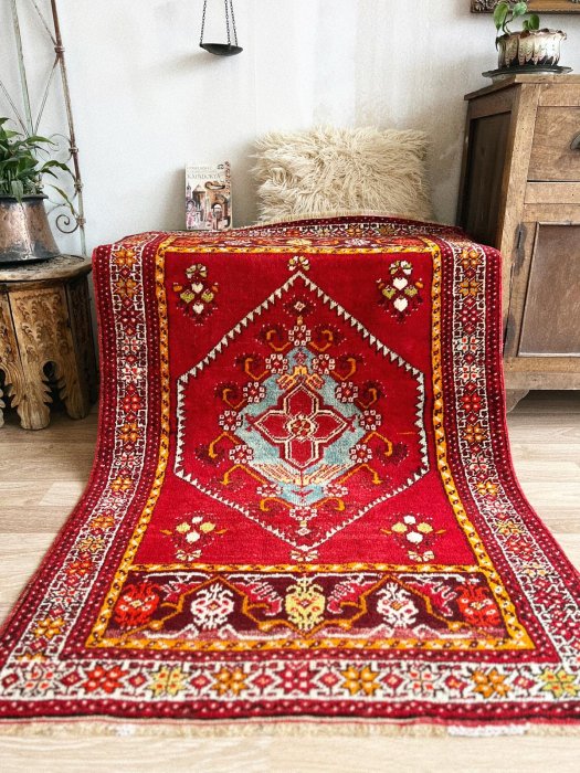Semi Antique Village Carpet Ushisar143×95
