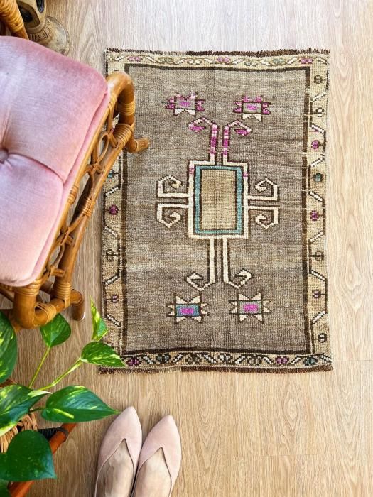 <img class='new_mark_img1' src='https://img.shop-pro.jp/img/new/icons13.gif' style='border:none;display:inline;margin:0px;padding:0px;width:auto;' />Vintage Turkish Mini Rug 