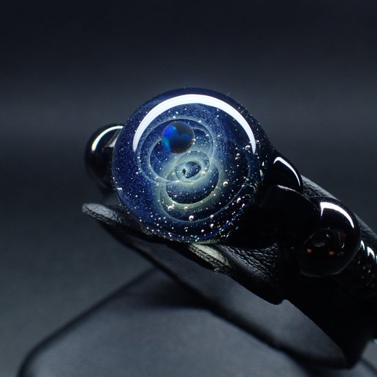 宇宙」ガラスブレスレット ～Black Opal～ - ガラスアクセサリー 