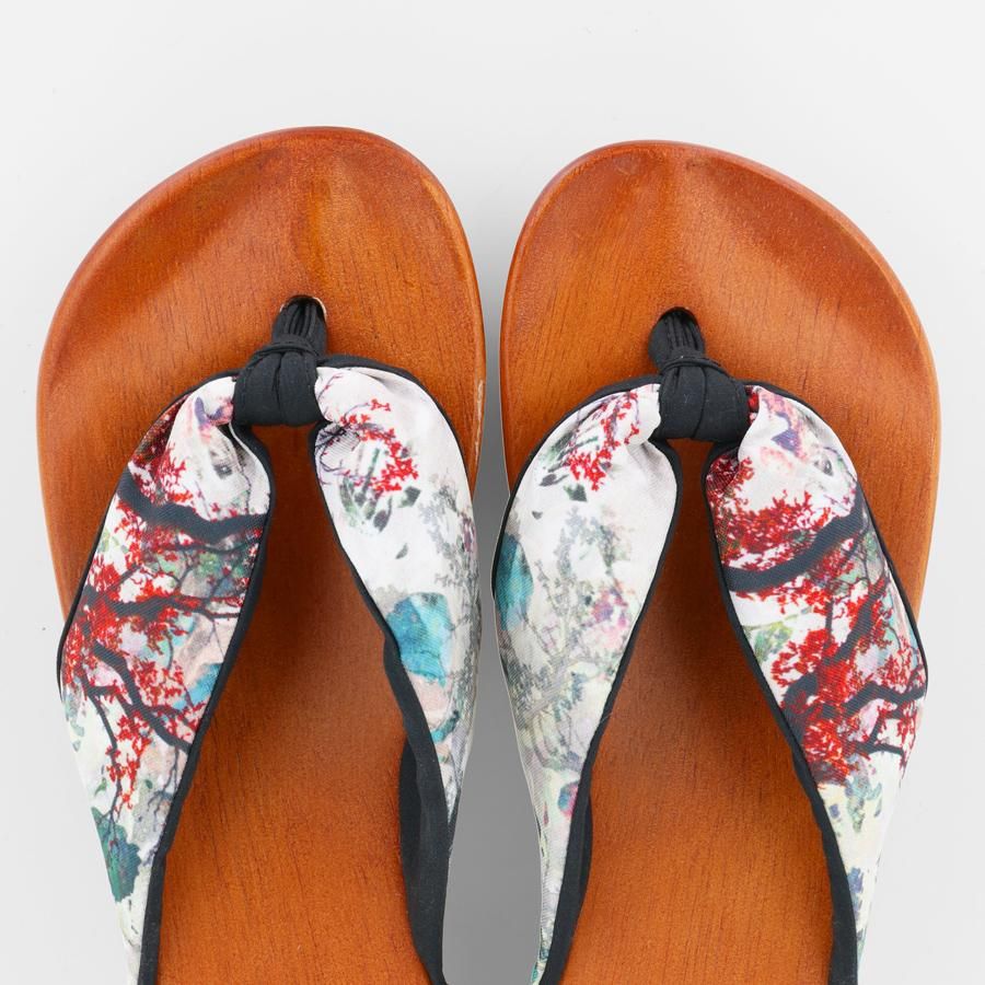 錦秋に移ろい行く｜tamaki｜下駄 ｜美しく正しい姿勢へ導く下駄tamaki