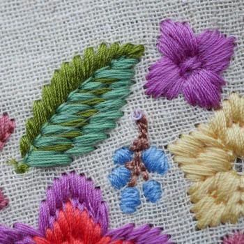 ワンコイン・デザインPack186(手刺繍の刺繍ハートのお花)刺繍 ワンコイン・デザインPack186(手刺繍の刺繍ハートのお花)刺繍