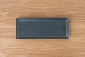 SQUARE | 長角皿 黒鉄砂 - 有田焼・波佐見焼の通販|シンプルで SQUARE | 長角皿 黒鉄砂 - 有田焼・波佐見焼の通販|シンプルで