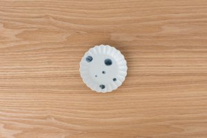 古染付 | 菊型小皿 水玉