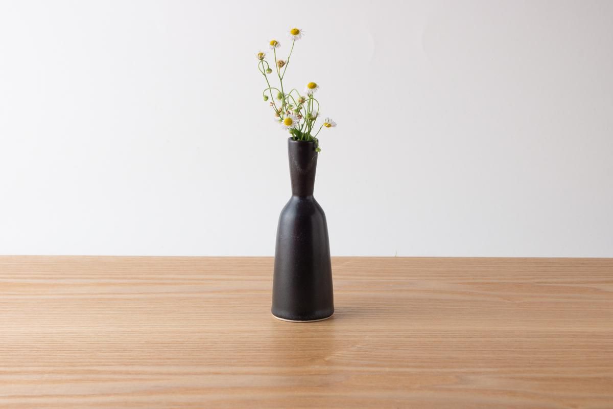Flower vase | 丸一輪挿し 鉄釉 - 有田焼・波佐見焼の通販 Flower vase | 丸一輪挿し 鉄釉 - 有田焼・波佐見焼の通販