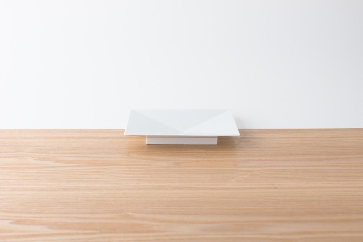 有田焼　白磁　大皿 Rin | 角皿(中) 白磁 - 有田焼・波佐見焼の通販｜シンプルで