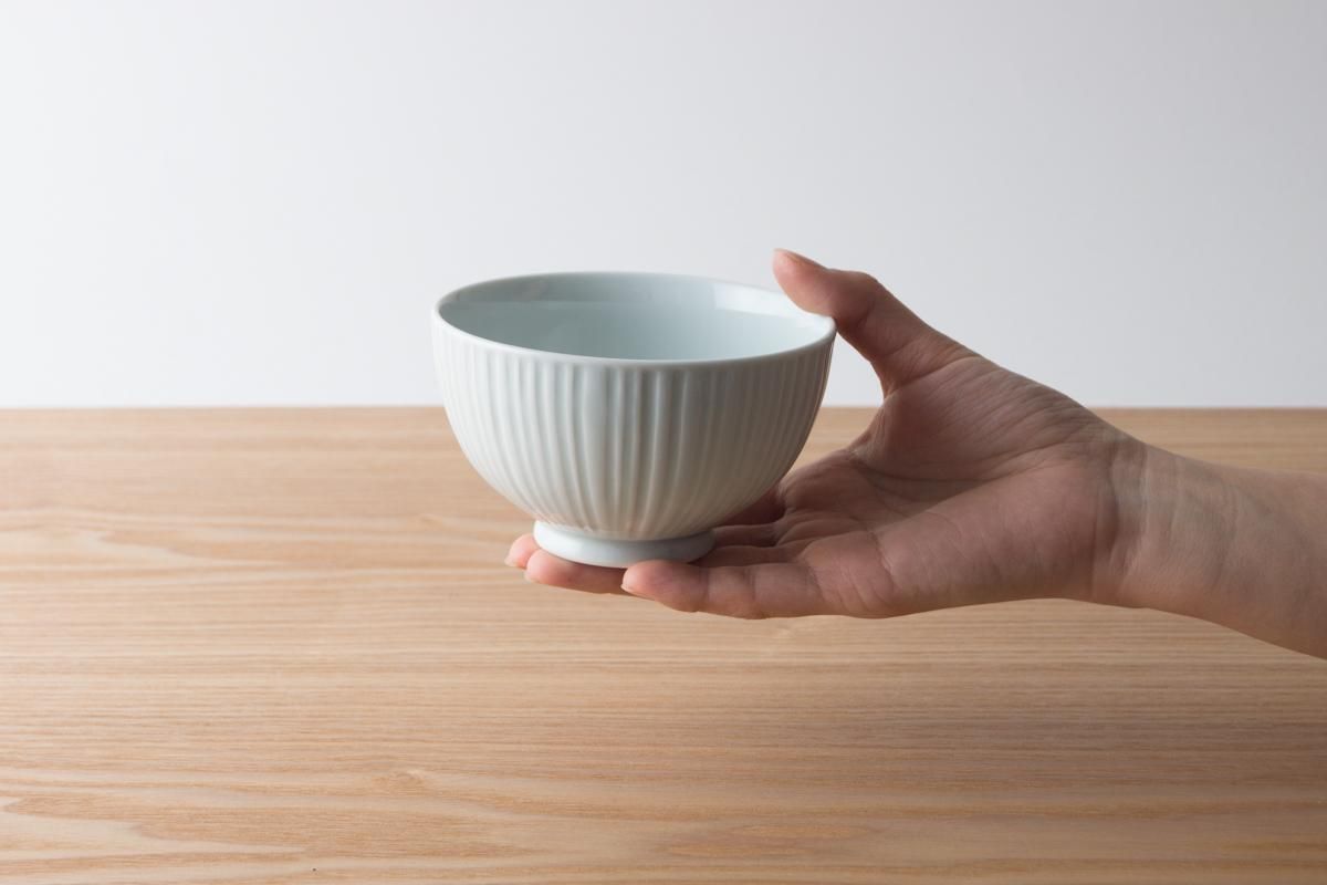 鉄黒い波模様の茶碗と木箱 鈴木重孝 25 窯変引き出し黒筒茶碗（木箱付） ｜ 暮らしのうつわ
