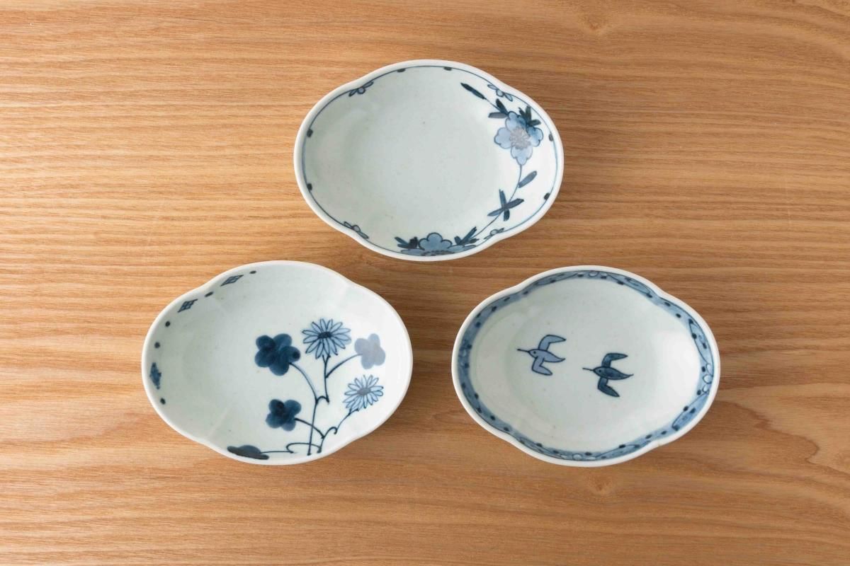 木甲小鉢 古染菱花紋 - 有田焼・波佐見焼の通販|シンプルで 木甲小鉢 古染菱花紋 - 有田焼・波佐見焼の通販|シンプルで