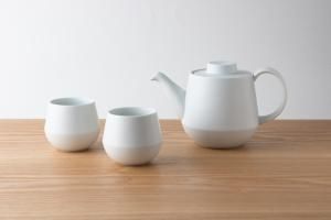 美品✨️ 有田焼 華生窯 陶額 希少❢ 立体 陶花アザミ　高級木製フレーム付 Amazon.co.jp: 華生窯 アザミ 薊 陶板 高級額装 箱付 保管品 極