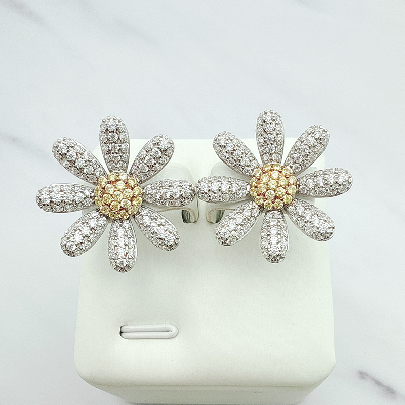 ペア⭐︎デイジーピアス オーダー】デイジーピアス 2サイズ展開 デイジーピアス デイジー