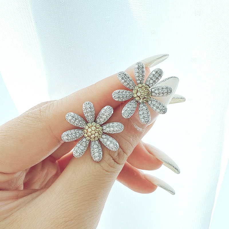 ☆【オーダー】デイジーピアス デイジー 人工ダイヤモンド 人工ダイヤ