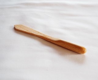 木のバターナイフー　Wood Butter knife　レッドオーク材　先三角刃デザイン