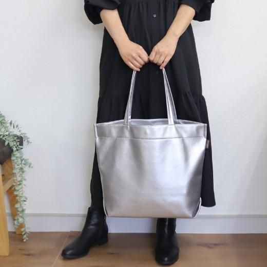 スーパーセール 目玉商品 3色】たっぷり入るトートバッグ 超軽量で水や傷に強い丈夫な上質 バッグ