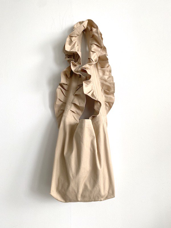 KICI - Canvas frill shoulder bag    /   帆布フリルショルダーバッグ (  beige  )