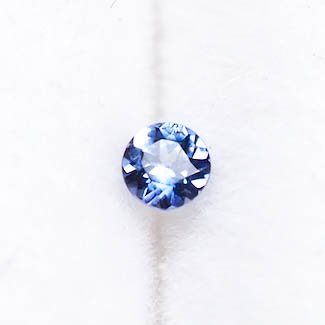 No4 ベニトアイト 0.09ct 2.7x2.7x1.8mm - IRODORI STONE