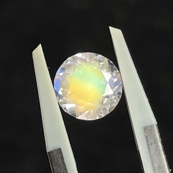 No8 マダガスカル産レインボームーンストーン 1.07ct - IRODORI STONE