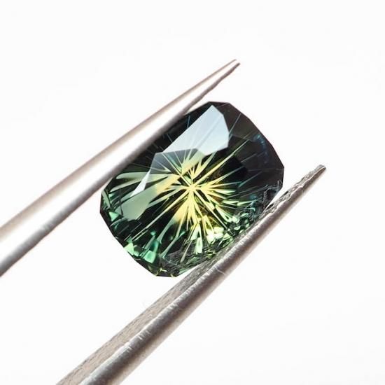 No1 John Dyer オーストラリア産バイカラーサファイア 2.088ct No1 John Dyer オーストラリア産バイカラーサファイア 2.088ct