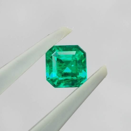 No2 コロンビア産クナ鉱山 エメラルド0.620ct JGGL鑑別付