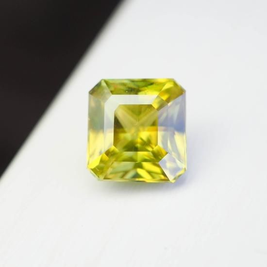 天然希少色グリーンスフェーン  4.50 ct  マダガスカル産出 #S0026