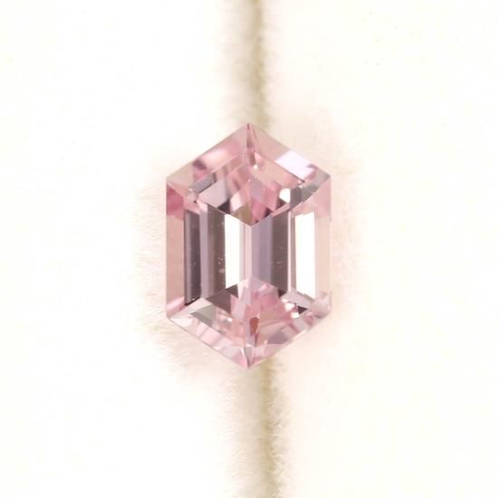 マダガスカル産 非加熱サファイア 0.66ct パステルピンク マダガスカル産 非加熱サファイア 0.66ct パステルピンク