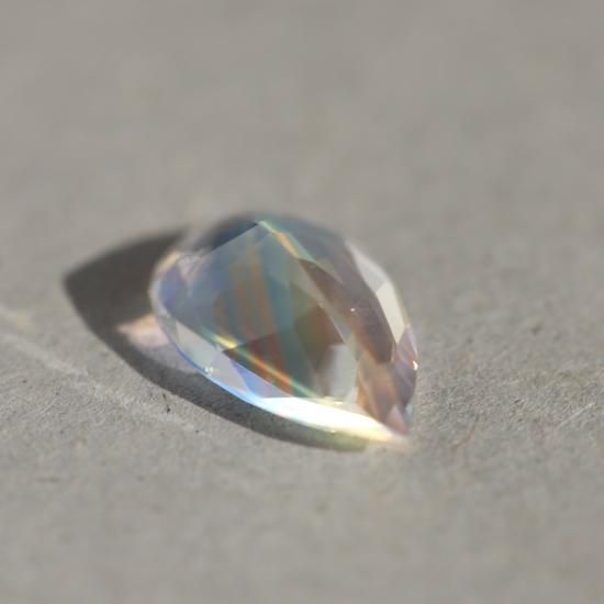 マダガスカル産レインボームーンストーン0.98ct - IRODORI STONE