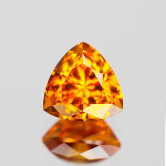 タンザニア産マンダリンガーネット 0.79ct パーフェクトカット