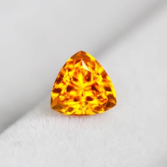 タンザニア産マンダリンガーネット 0.79ct パーフェクトカット タンザニア産マンダリンガーネット 0.79ct パーフェクトカット
