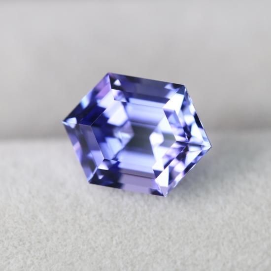 タンザニア産タンザナイト 1.96ct パーフェクトカット - IRODORI タンザニア産タンザナイト 1.96ct パーフェクトカット - IRODORI