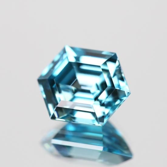 カンボジア産ブルージルコン 2.42ct パーフェクトカット