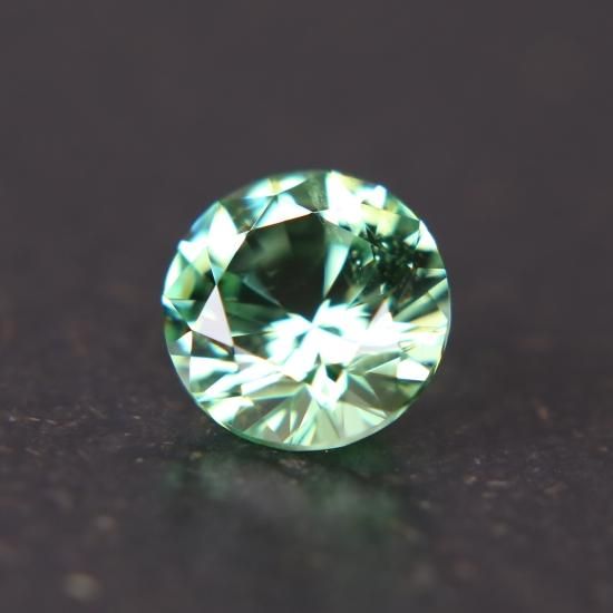 タンザニア産ミントガーネット 1.481ct クリエイティブカット タンザニア産ミントガーネット 1.481ct クリエイティブカット