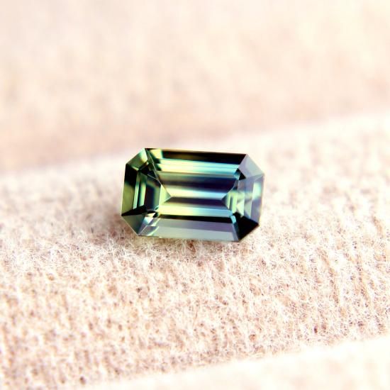 マダガスカル産バイカラーサファイア0.44ct 非加熱仕入れ - IRODORI STONE マダガスカル産バイカラーサファイア0.44ct 非加熱仕入れ - IRODORI STONE