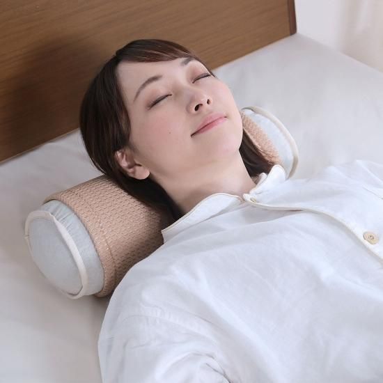 黒い立体メッシュデザインの枕