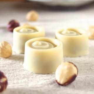 ギフトにも♪オーガニックホワイトチョコ100%使用ミニチョコ<ヘーゼルナッツ>(4個入り)