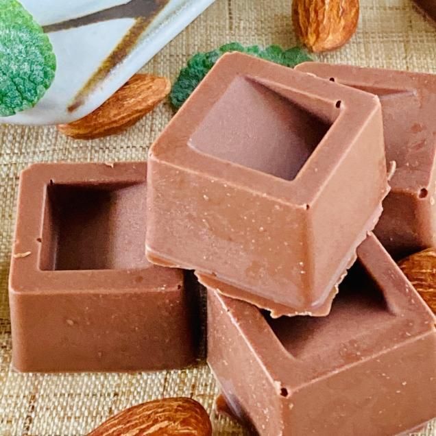 オーガニックチョコ100%使用ミニミルクチョコ<アーモンド>(4個入り)白砂糖不使用♪
