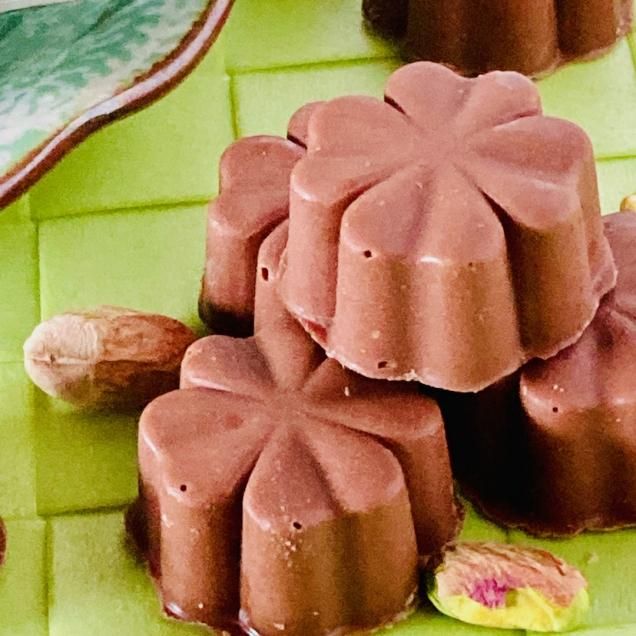 オーガニックチョコ100%使用ミニミルクチョコ<ピスタチオ>(4個入り)白砂糖不使用♪