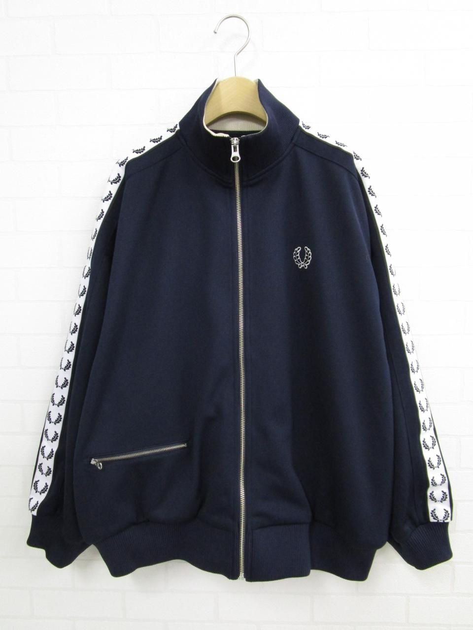 FRED PERRY トラックジャケット　ネイビー