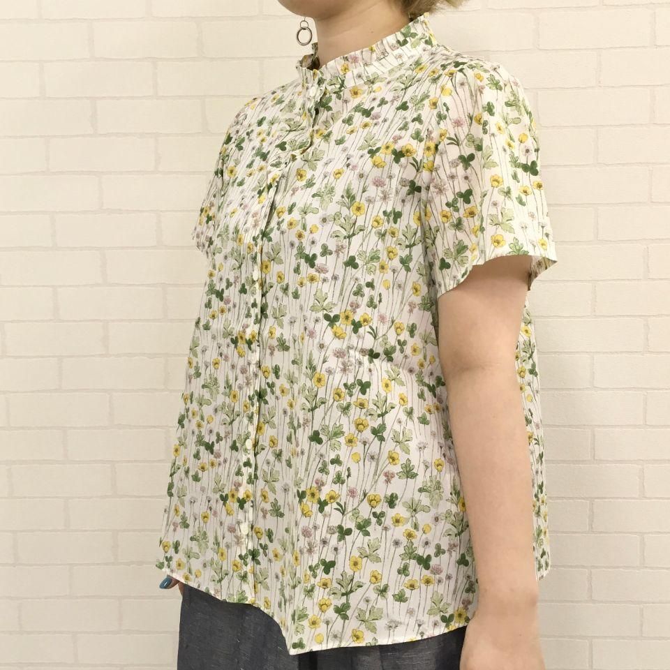 売れ筋がひ新作！ Parkes リバティ柄半袖ブラウス（リバティ スタンドフリル - トップス