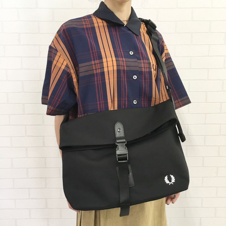 FRED PERRY - SMALL SHOULDER BAG（F9594） - Sheth Online Store - シスオンラインストア