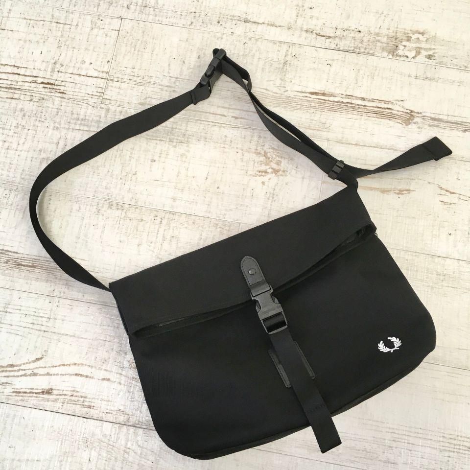 FRED PERRY - SMALL SHOULDER BAG（F9594） - Sheth Online Store - シスオンラインストア