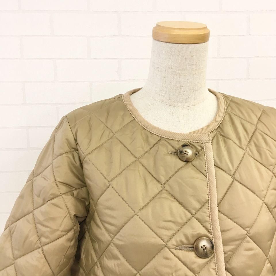 LAVENHAM - ラウンド ノーカラーキルティングロングコート LAVENHAM - ラウンド ノーカラーキルティングロングコート