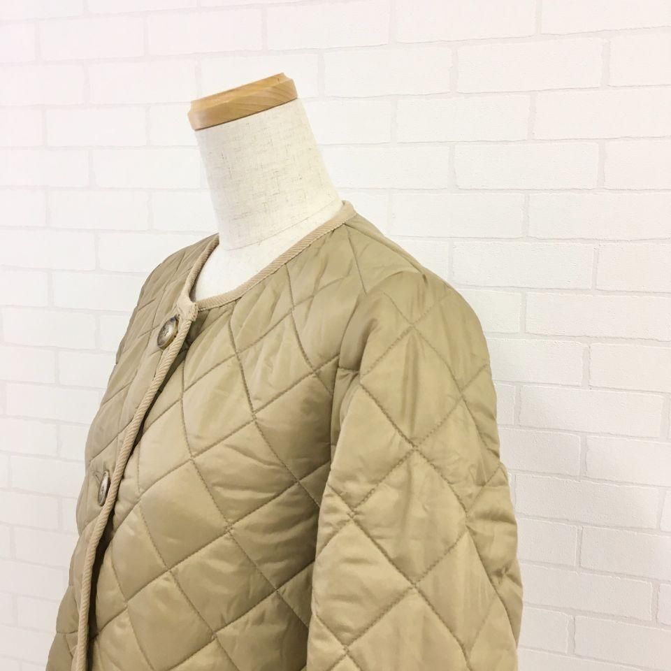 LAVENHAM - ラウンド ノーカラーキルティングロングコート LAVENHAM - ラウンド ノーカラーキルティングロングコート