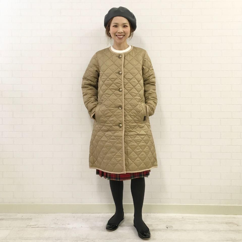 LAVENHAM - ラウンド ノーカラーキルティングロングコート LAVENHAM - ラウンド ノーカラーキルティングロングコート