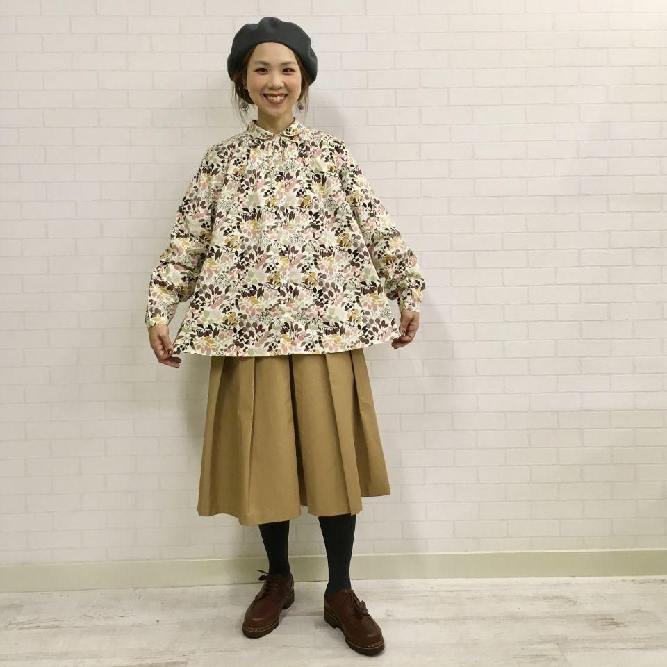 美品✨パークス　リバティ　ウィルトシャー　ギャザー　丸襟　長袖　ブラウス　日本製 美品✨パークス リバティ ウィルトシャー ギャザー 丸襟 長袖