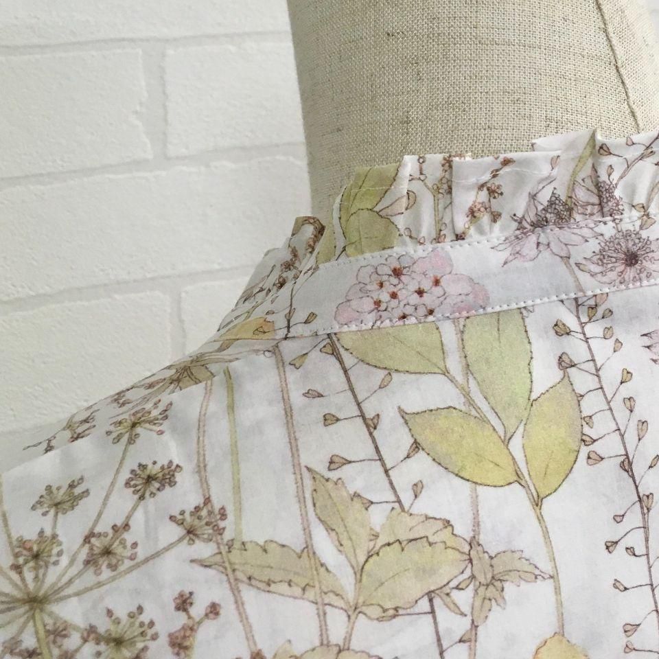 Parkes - タナローン スタンドフリル長袖シャツ （リバティ