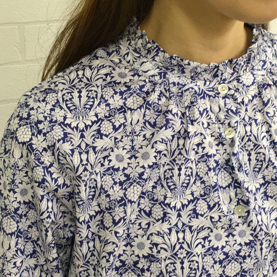 美品✨Parkes パークス リバティ タナローン 長袖 スタンドフリル襟 M Parkes - タナローン スタンドフリル長袖シャツ （リバティ